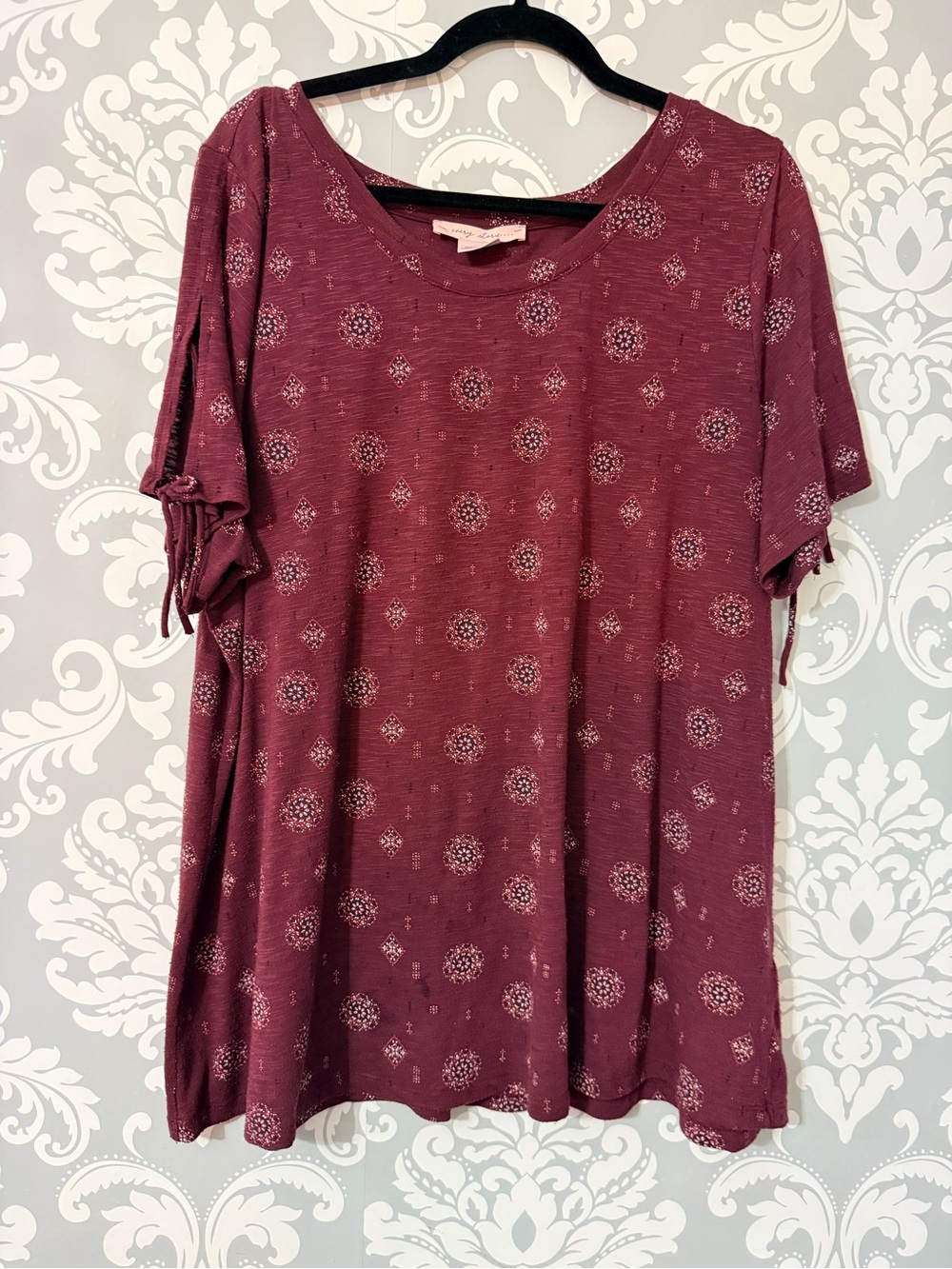 💫10/$25 • In Every Story Burgundy Medallion Print Short Sleeve Tunic